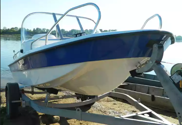 Стеклопластиковый катер Wyatboat-430 DC (тримаран) в Рязани