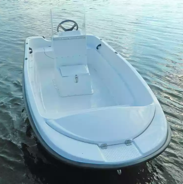 Стеклопластиковая лодка Пингвин с консолью (тримаран) в Рязани