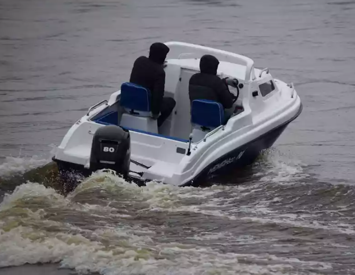 Комбинированный катер Neman-500 с каютой в Рязани