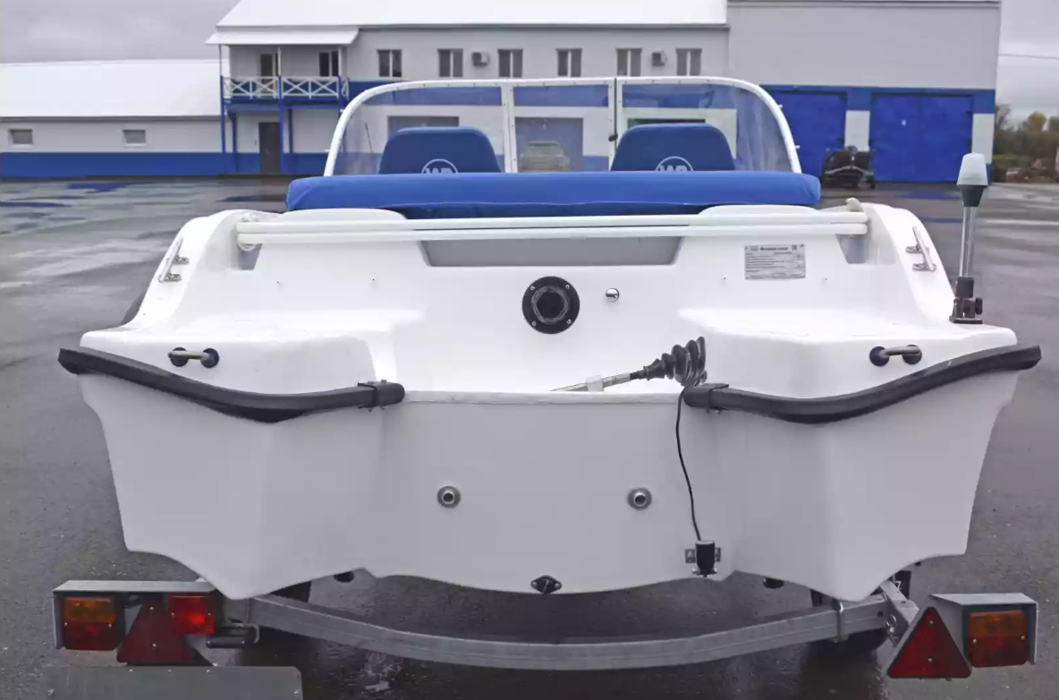 Стеклопластиковый катер Wyatboat-430DCМ (килевая) в Рязани