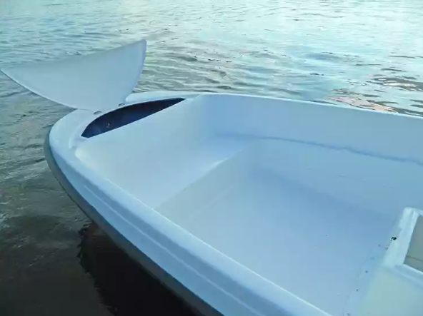 Стеклопластиковая лодка Пингвин с консолью (тримаран) в Рязани