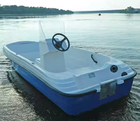 Стеклопластиковая лодка Пингвин с консолью (тримаран) в Рязани