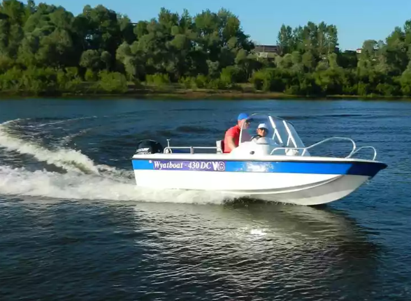 Стеклопластиковый катер Wyatboat-430 DC (тримаран) в Рязани