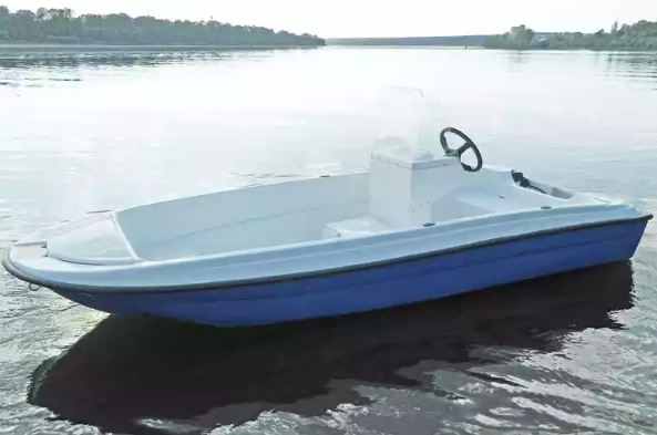 Стеклопластиковая лодка Пингвин с консолью (тримаран) в Рязани