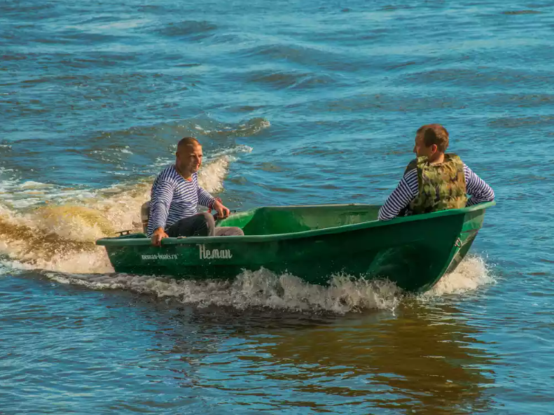 Стеклопластиковая лодка Neman-340 (тримаран) в Рязани