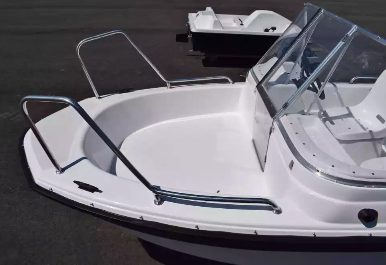 Стеклопластиковый катер Wyatboat-430 DC (тримаран) в Рязани