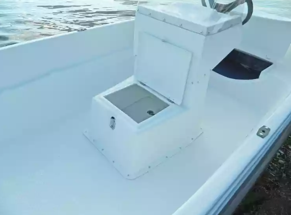 Стеклопластиковая лодка Пингвин с консолью (тримаран) в Рязани