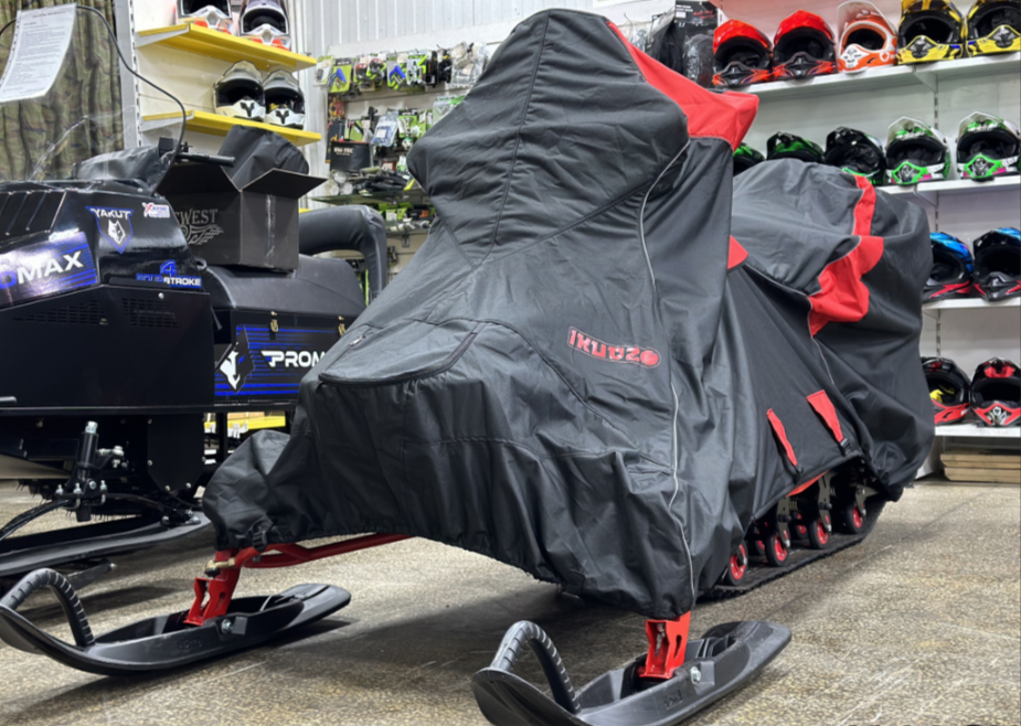 Чехол транспорт. снегохода IKUDZO HUNTER черно-красный Оксфорд ПРЕМИУМ качества с лого IKUDZO в Рязани