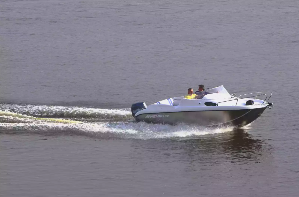 Комбинированный катер Neman-530 с каютой в Рязани