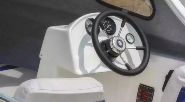 Стеклопластиковый катер Wyatboat-3 П (полурубка) в Рязани