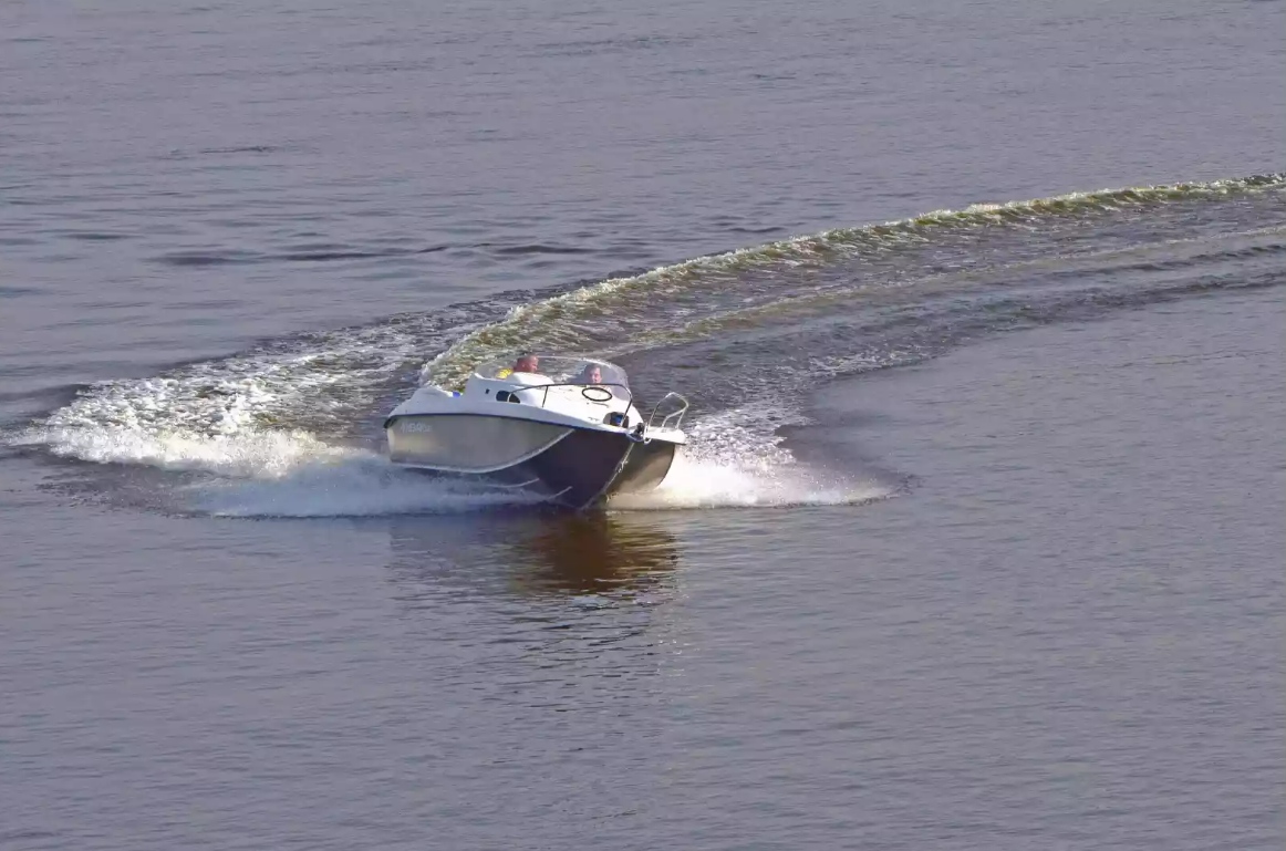 Комбинированный катер Neman-530 с каютой в Рязани