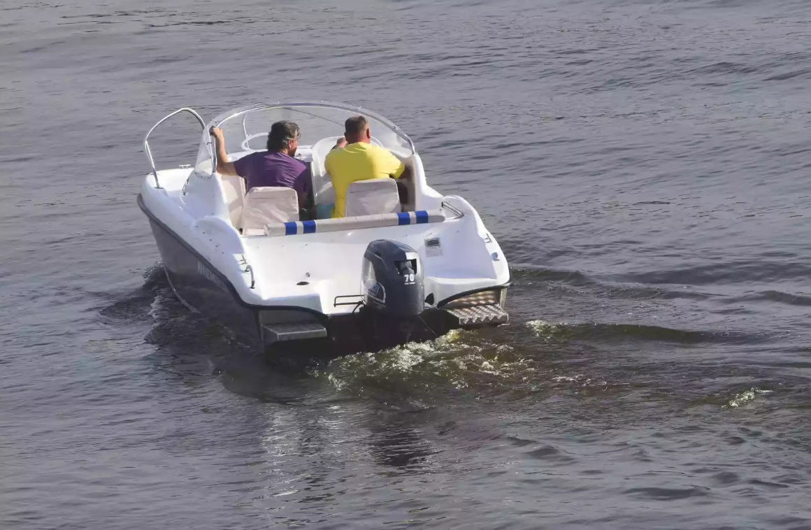 Комбинированный катер Neman-530 с каютой в Рязани