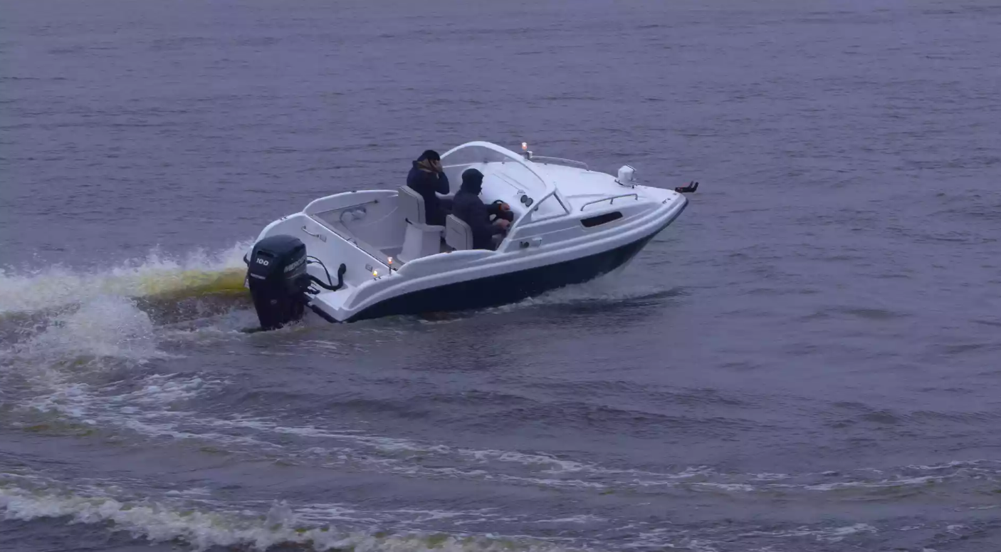 Стеклопластиковый катер Neman-550 с каютой в Рязани